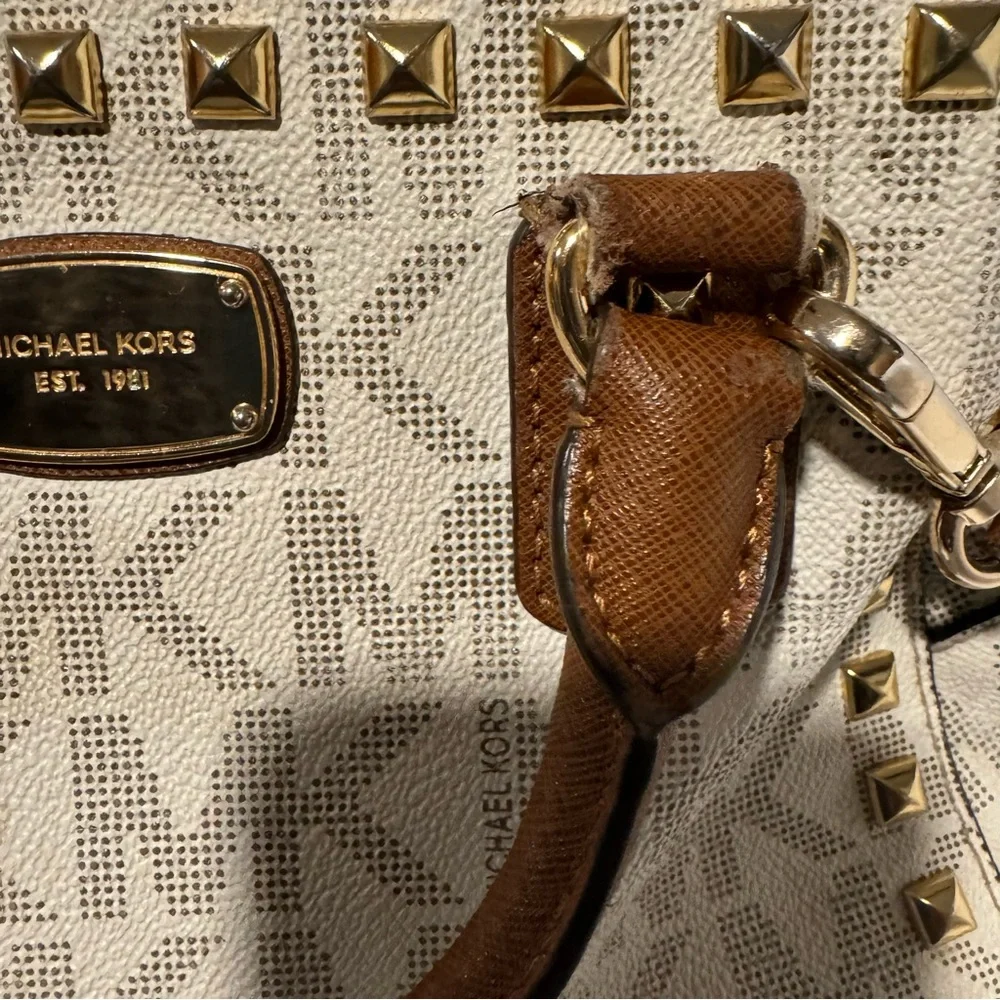 Micheal Kors Logo Hand Bag With Crossbody Strap